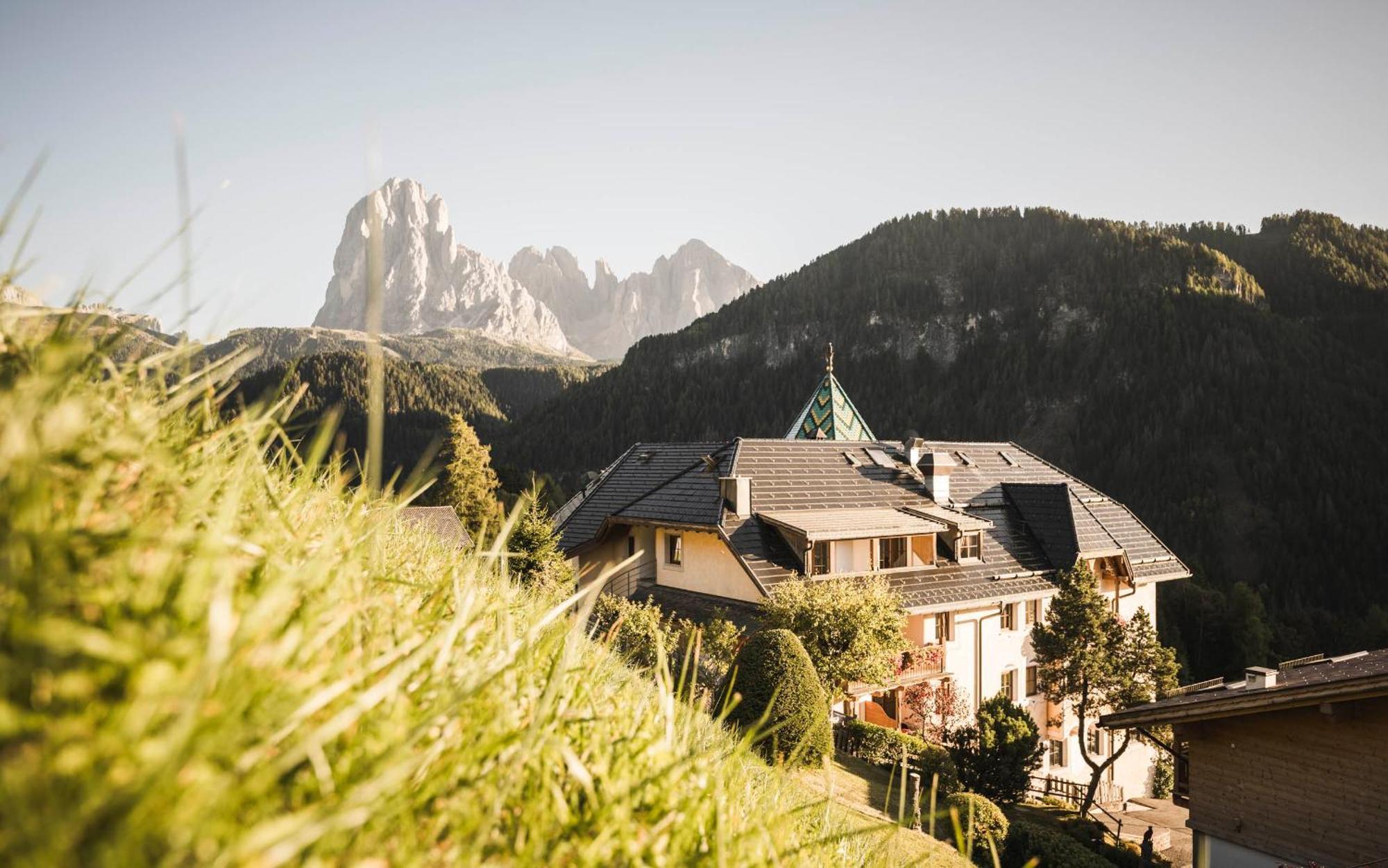 Hotel Ansitz Jakoberhof Ortisei Exterior photo