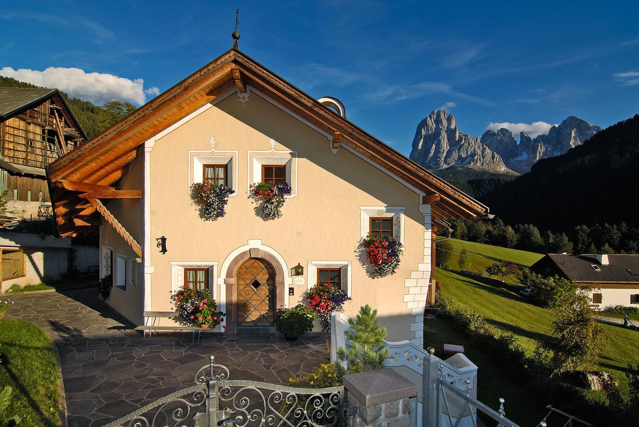 Hotel Ansitz Jakoberhof Ortisei Exterior photo